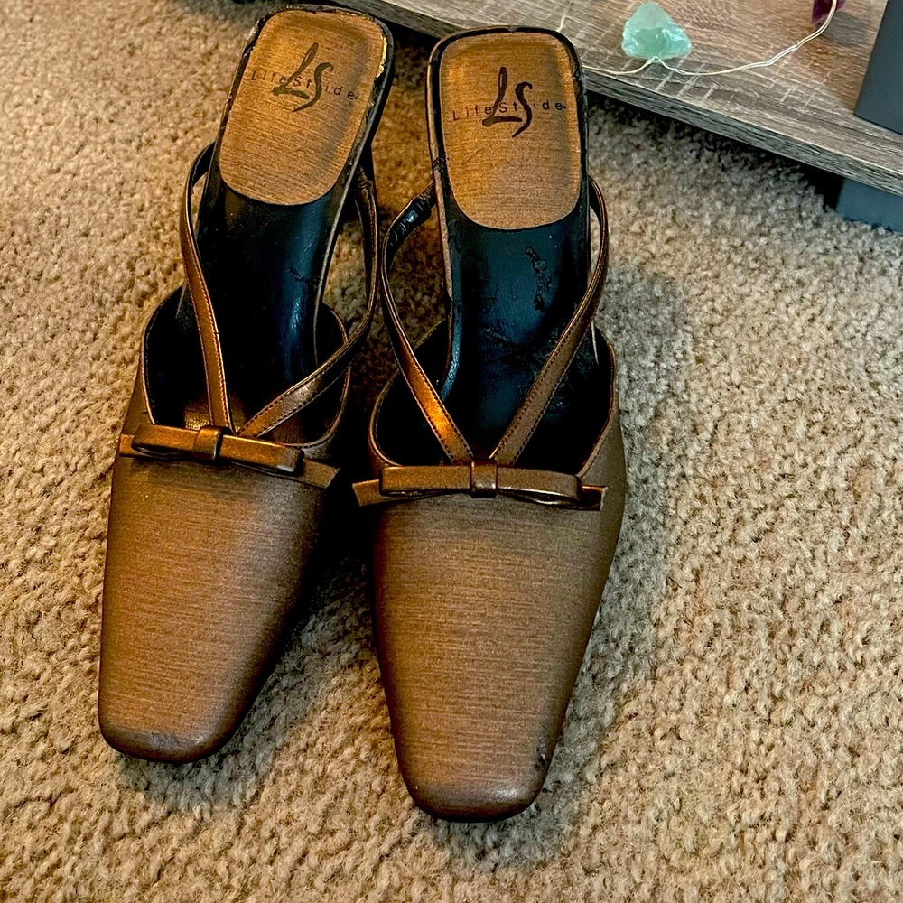Lifestride size 7m color: brown bronze 3 inch heels without box